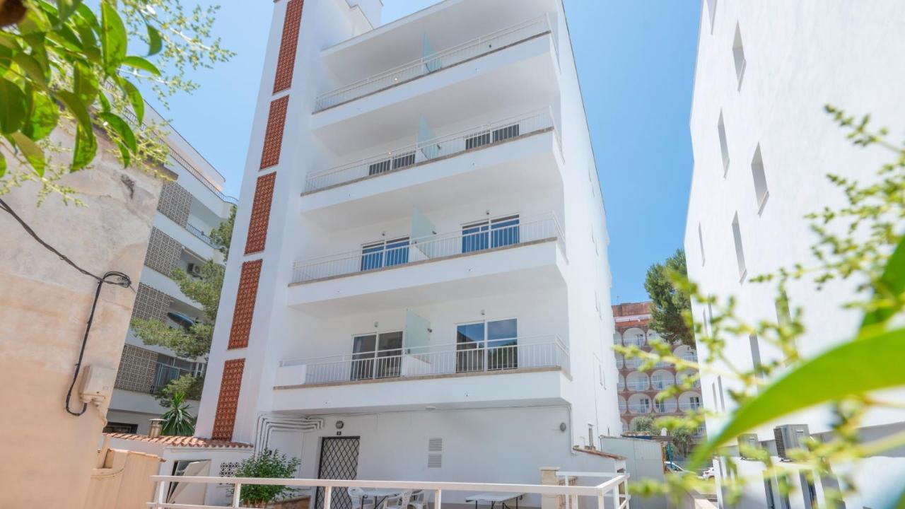 Beetroot, Jedes Zimmer Verfuegt Ueber Smart Tv , Eigenes Bad Mit Regendusche Und Balkon Llucmajor  Exterior photo