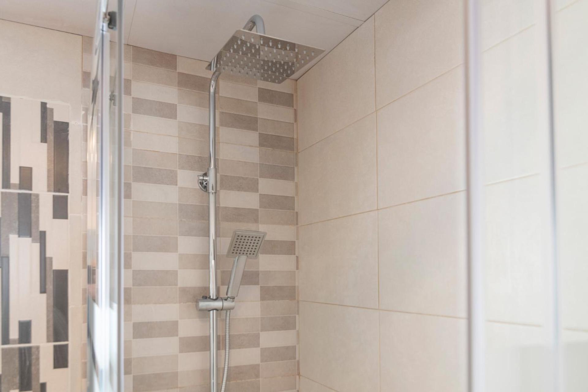 Beetroot, Jedes Zimmer Verfuegt Ueber Smart Tv , Eigenes Bad Mit Regendusche Und Balkon Llucmajor  Exterior photo