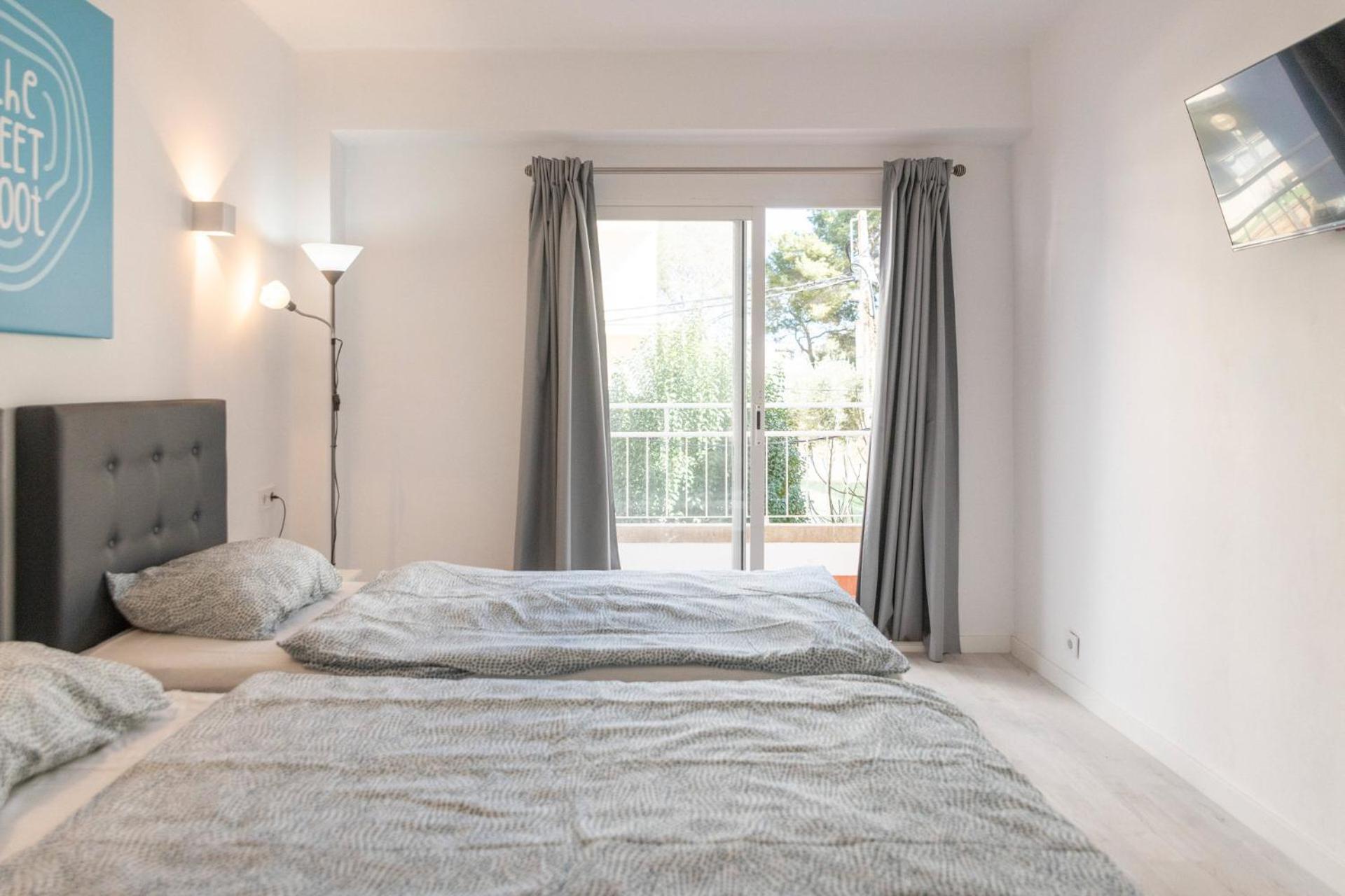 Beetroot, Jedes Zimmer Verfuegt Ueber Smart Tv , Eigenes Bad Mit Regendusche Und Balkon Llucmajor  Exterior photo