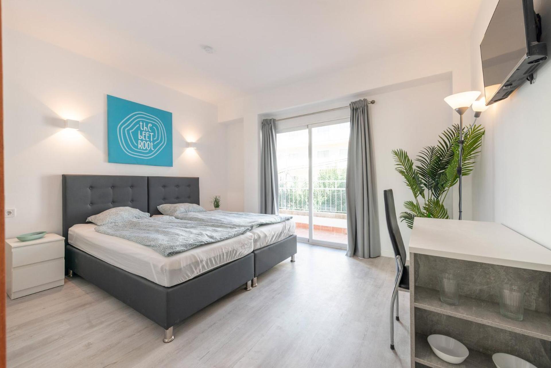 Beetroot, Jedes Zimmer Verfuegt Ueber Smart Tv , Eigenes Bad Mit Regendusche Und Balkon Llucmajor  Exterior photo